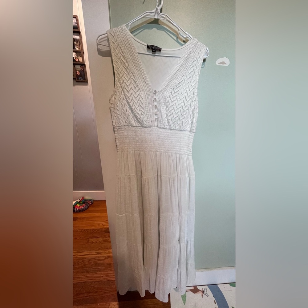 Chic Sleeveless White Maxi Dress